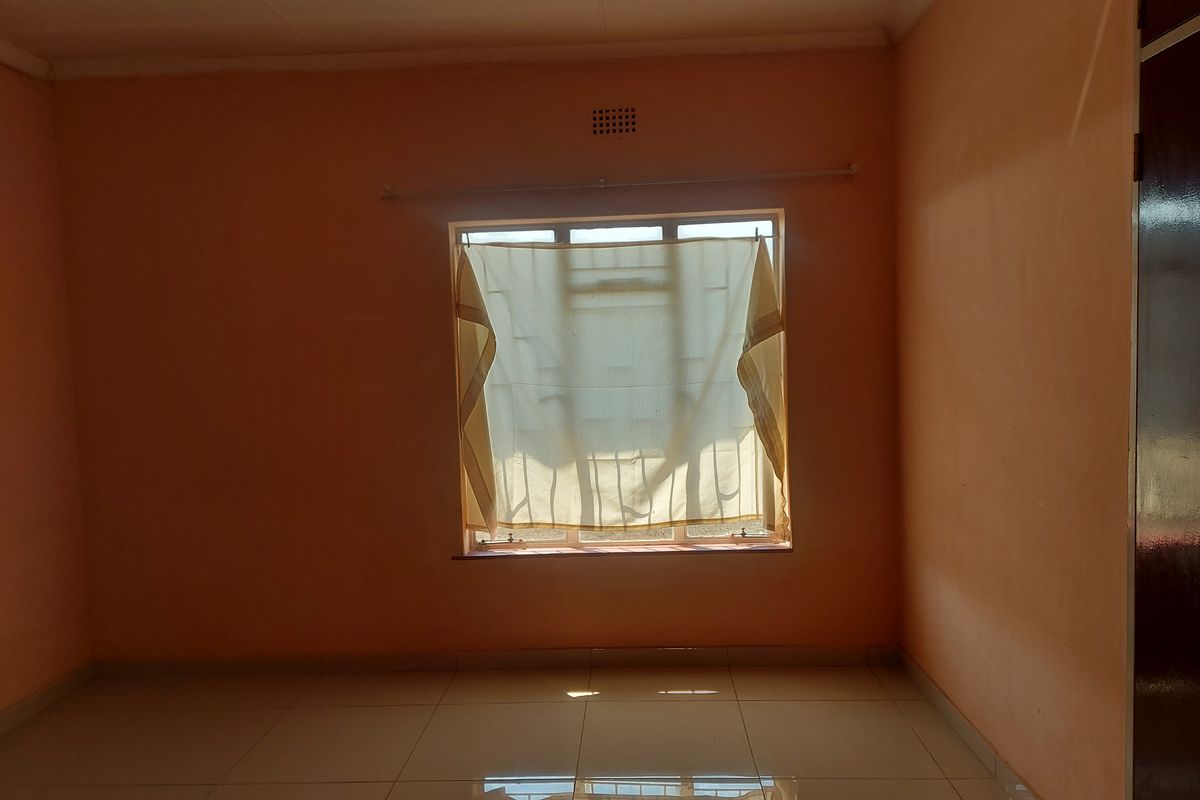 3 BEDROOM HOUSE WITH 1 BEDROOM FLATLET FOR SALE AT EAST END, RUSTENBURG - Photo 5