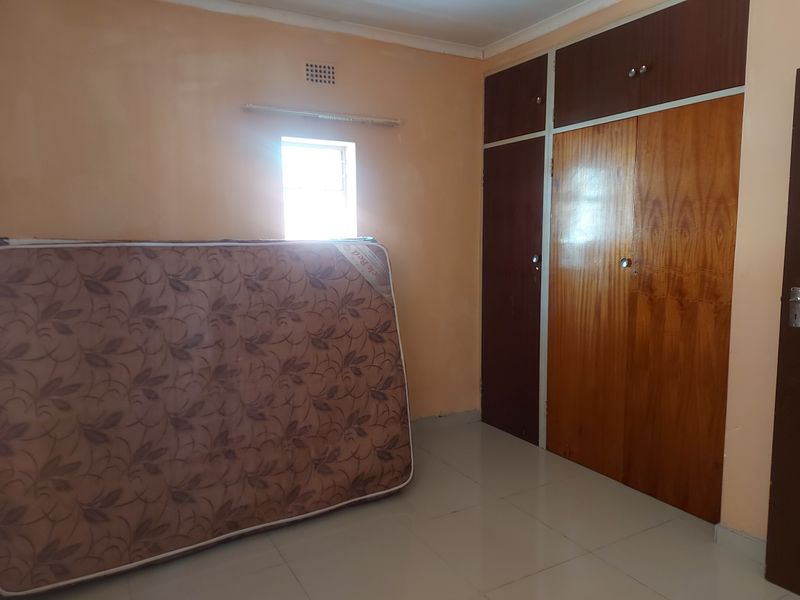 3 BEDROOM HOUSE WITH 1 BEDROOM FLATLET FOR SALE AT EAST END, RUSTENBURG - Photo 9