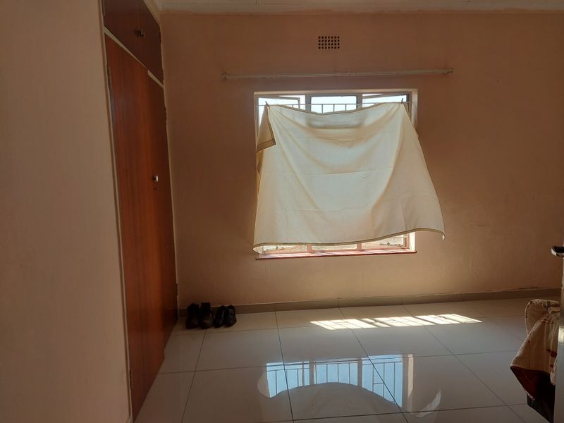 3 BEDROOM HOUSE WITH 1 BEDROOM FLATLET FOR SALE AT EAST END, RUSTENBURG - Photo 7