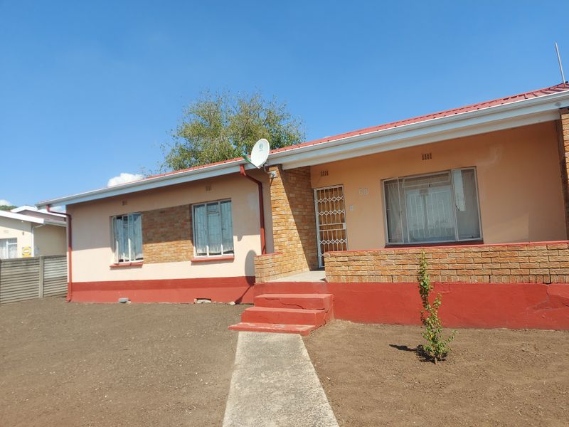 3 BEDROOM HOUSE WITH 1 BEDROOM FLATLET FOR SALE AT EAST END, RUSTENBURG - Photo 7