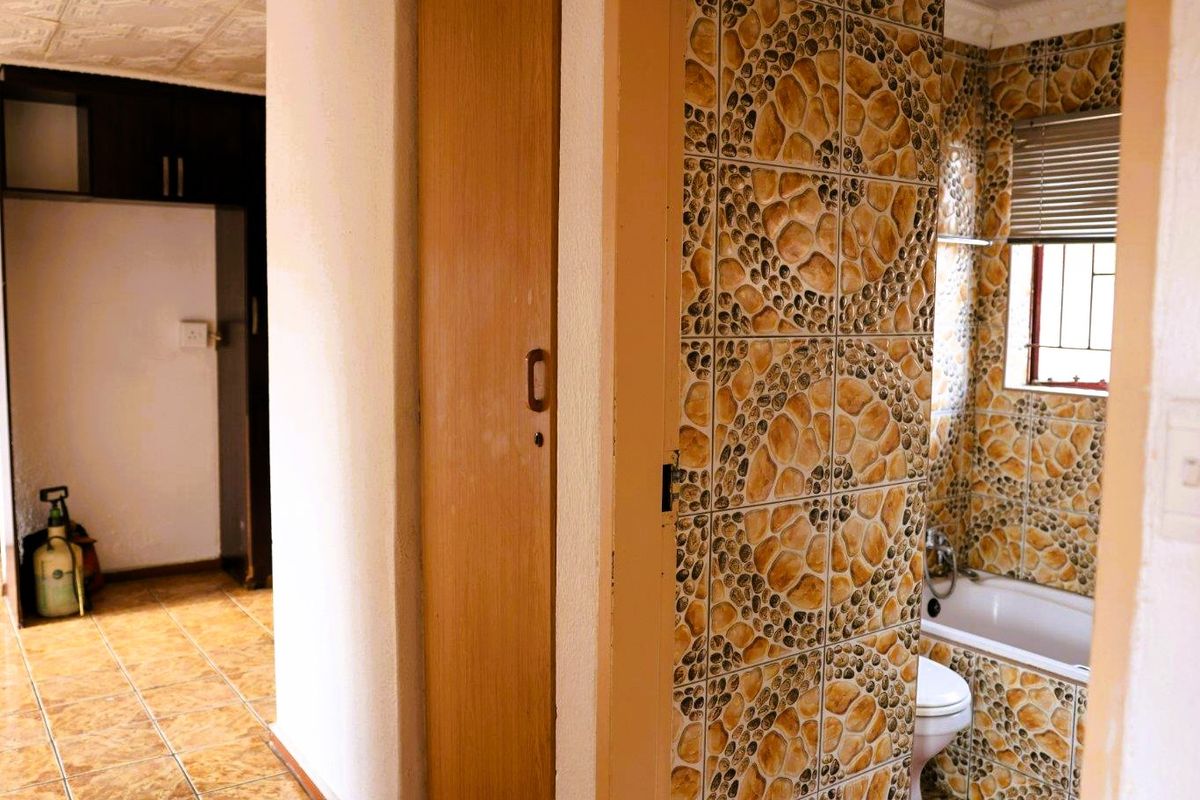 Spacious 3-Bedroom Home for Sale in Phillip Nel Park – Great Investment Potential - Photo 5