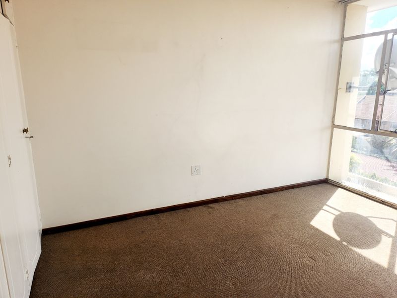 Spacious, Sunlit 2-Bedroom Apartment in Secure, Well-Maintained Complex a Must See! - Photo 7