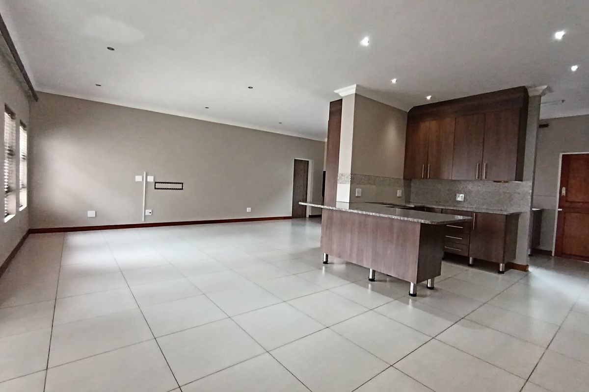 Upmarket three bedroom home In a safe secure complex - Photo 4