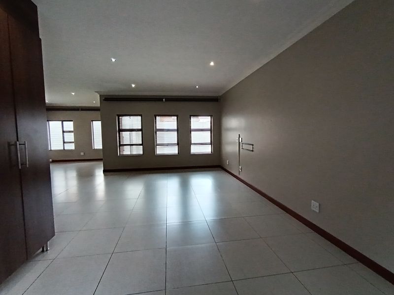 Upmarket three bedroom home In a safe secure complex - Photo 10
