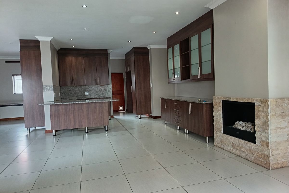 Upmarket three bedroom home In a safe secure complex - Photo 3