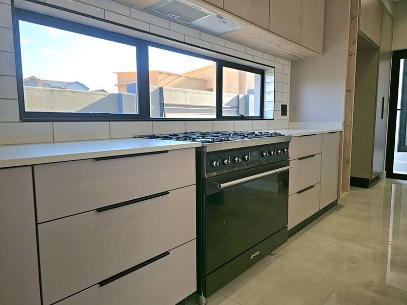 Modern 4-Bedroom, 3 Garage Home with Staff Room and Pool - Photo 7