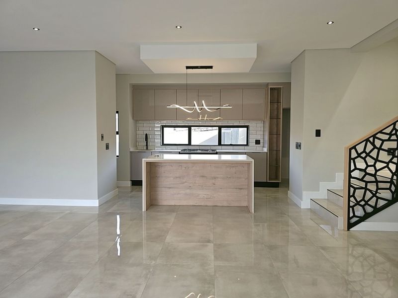 Modern 4-Bedroom, 3 Garage Home with Staff Room and Pool - Photo 5