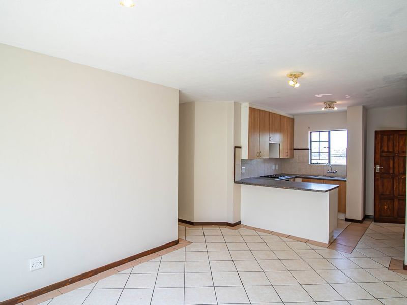 Beautifully designed 1st Floor Apartment - Photo 3
