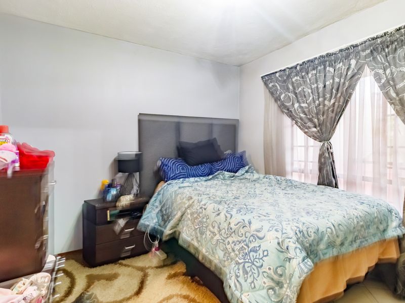 Beautifully designed 1st Floor Apartment - Photo 8
