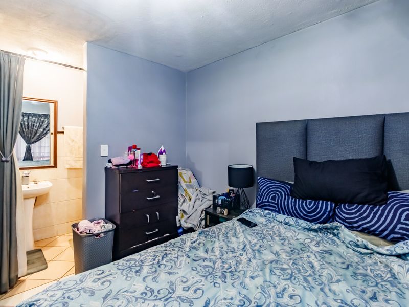 Beautifully designed 1st Floor Apartment - Photo 6