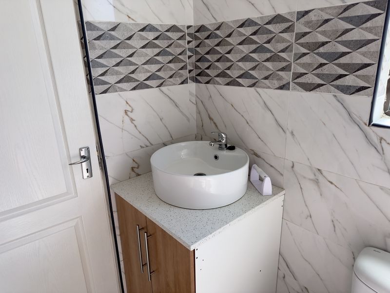 Brand New Modern Family Home with Double Garage. - Photo 10