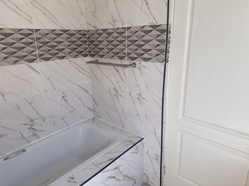 Brand New Modern Family Home with Double Garage. - Photo 9