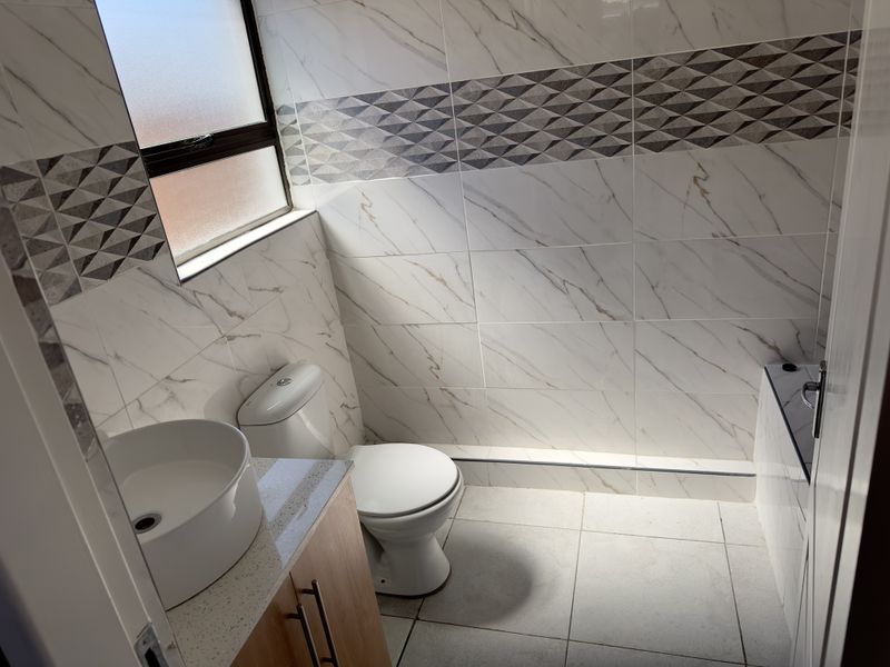 Brand New Modern Family Home with Double Garage. - Photo 5