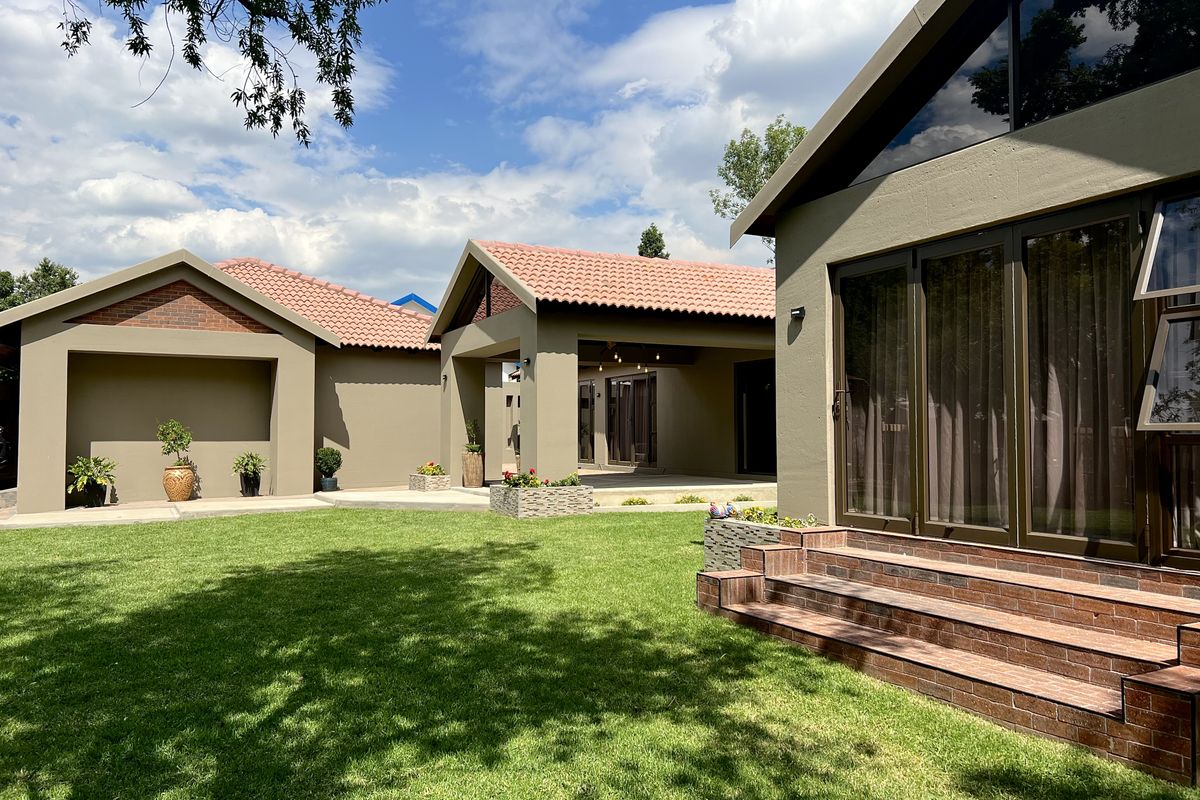 Modern Luxury Retreat with Self-Sufficient Living. - Photo 2