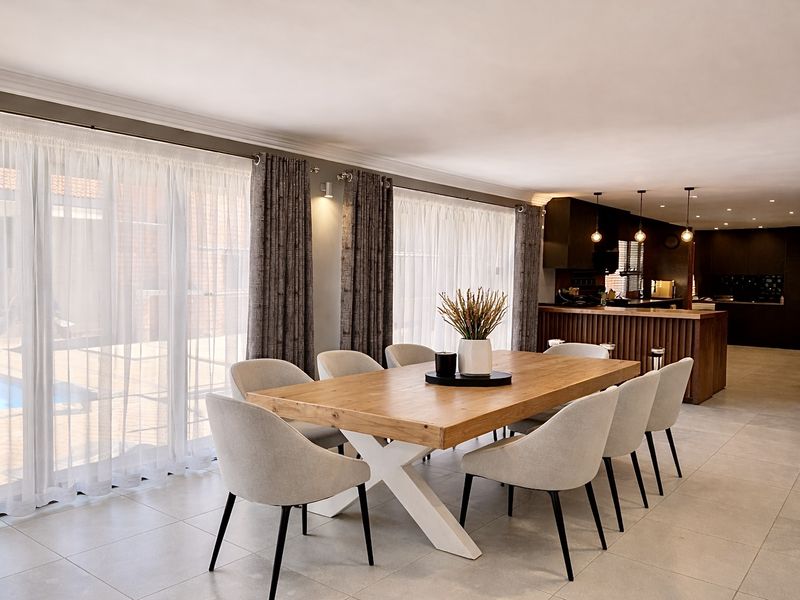 Modern Luxury Retreat with Self-Sufficient Living. - Photo 6