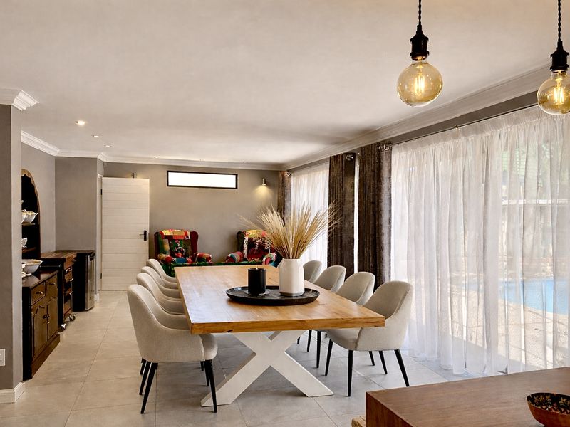 Modern Luxury Retreat with Self-Sufficient Living. - Photo 7