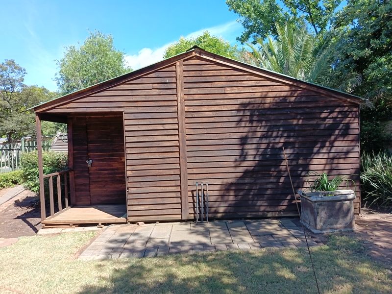 Spacious Green Area Family Home with Exceptional Potential - Photo 7