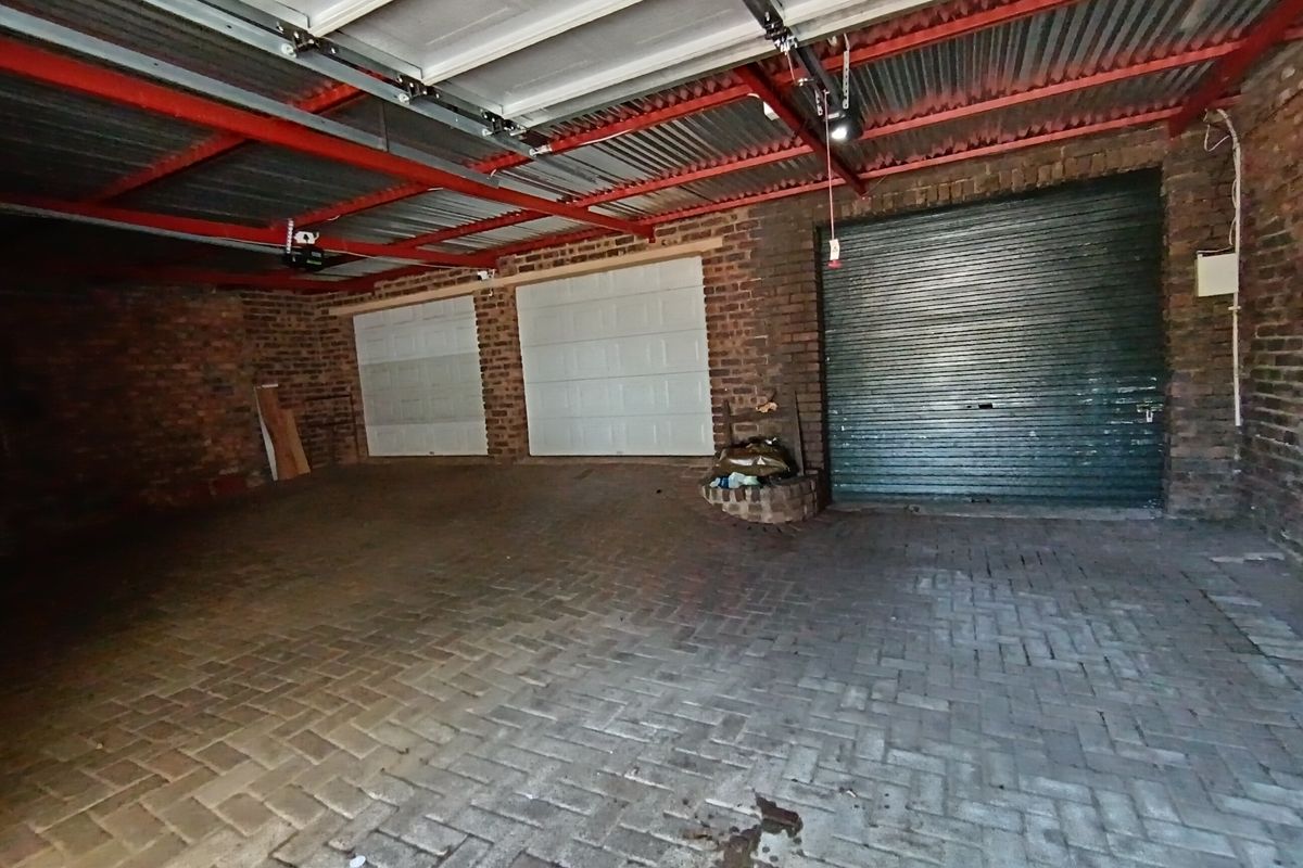 Spacious Green Area Family Home with Exceptional Potential - Photo 4