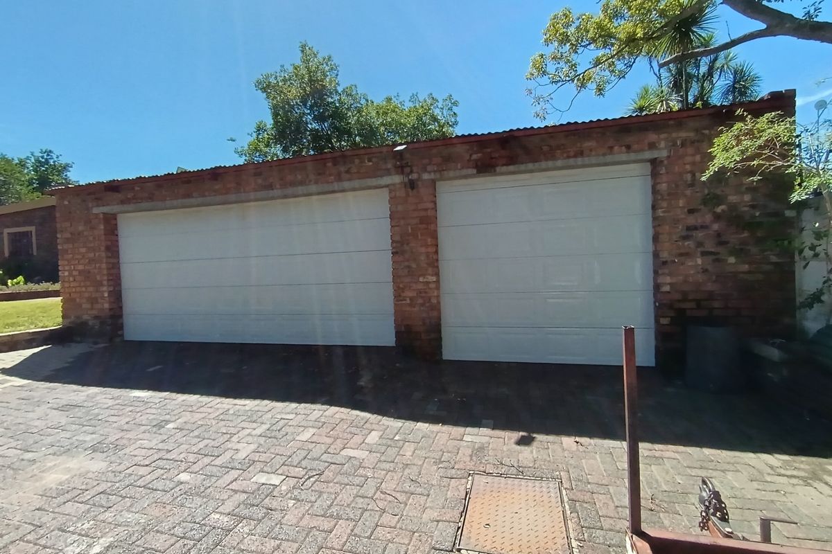 Spacious Green Area Family Home with Exceptional Potential - Photo 5