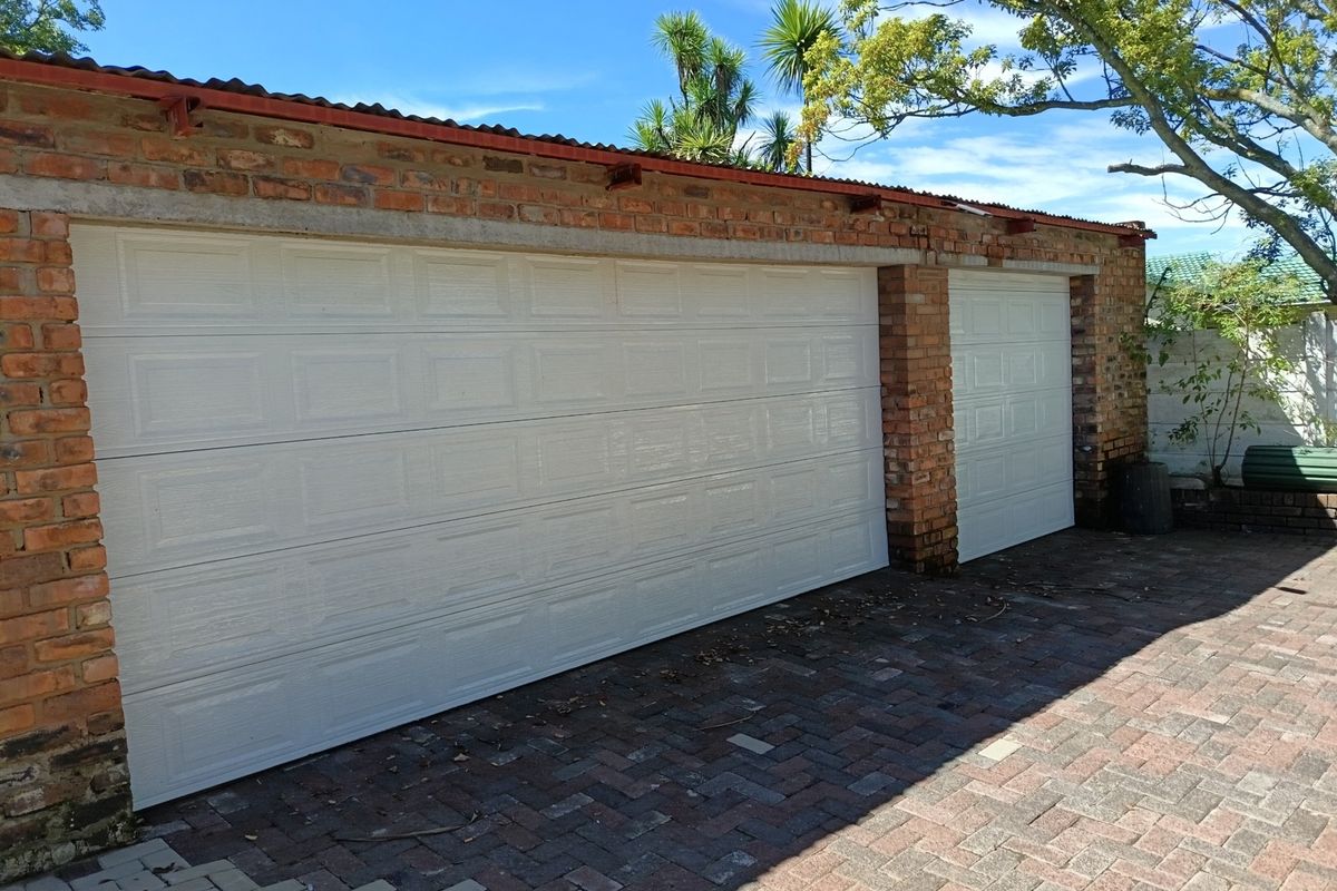 Spacious Green Area Family Home with Exceptional Potential - Photo 2