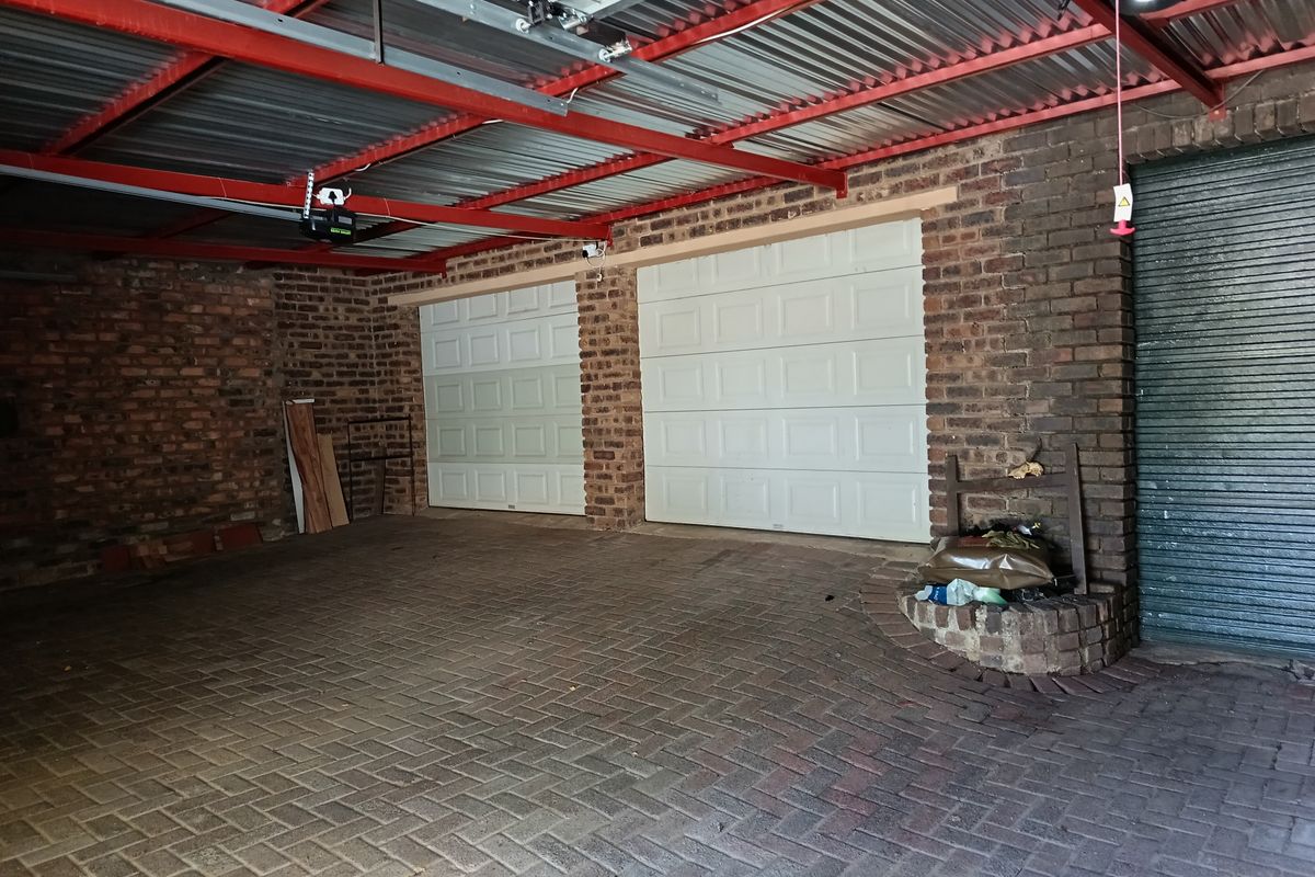 Spacious Green Area Family Home with Exceptional Potential - Photo 3