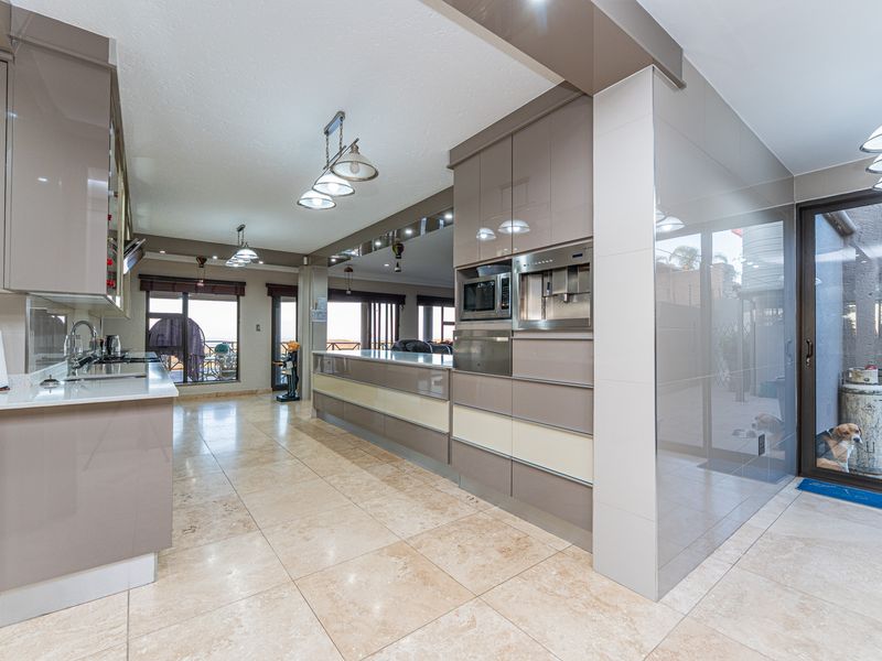 EXCLUSIVE LUXURY FAMILY HOME WITH FLATLET – NOORDKRUIN - Photo 6