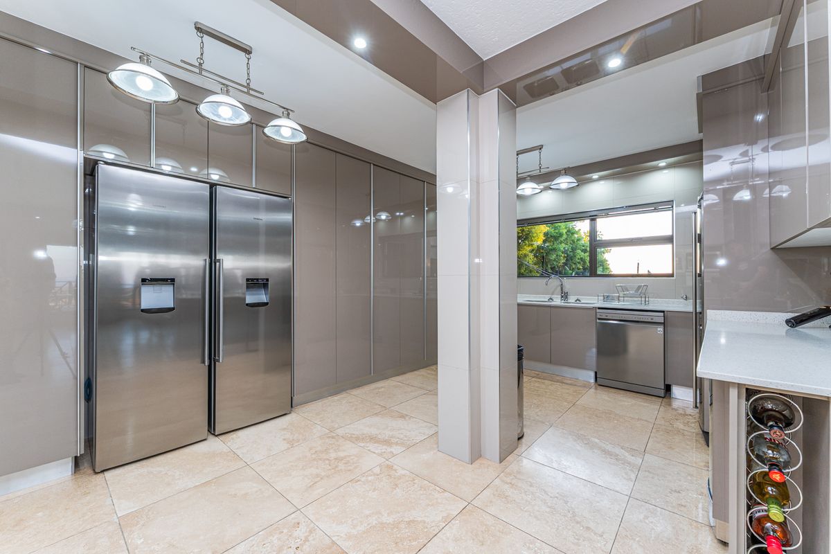 EXCLUSIVE LUXURY FAMILY HOME WITH FLATLET – NOORDKRUIN - Photo 5