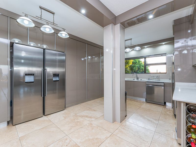 EXCLUSIVE LUXURY FAMILY HOME WITH FLATLET – NOORDKRUIN - Photo 5