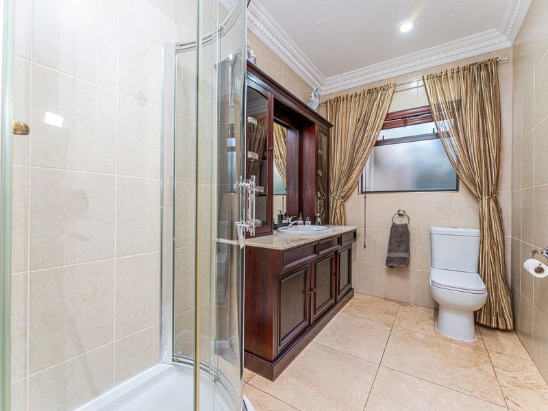 EXCLUSIVE LUXURY FAMILY HOME WITH FLATLET – NOORDKRUIN - Photo 10