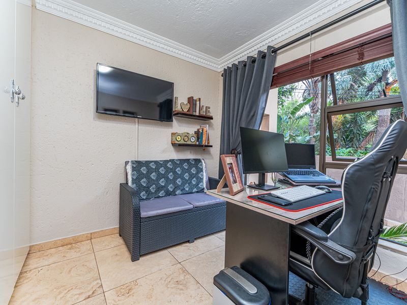 EXCLUSIVE LUXURY FAMILY HOME WITH FLATLET – NOORDKRUIN - Photo 9