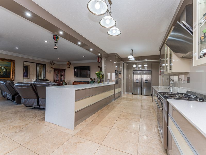 EXCLUSIVE LUXURY FAMILY HOME WITH FLATLET – NOORDKRUIN - Photo 4