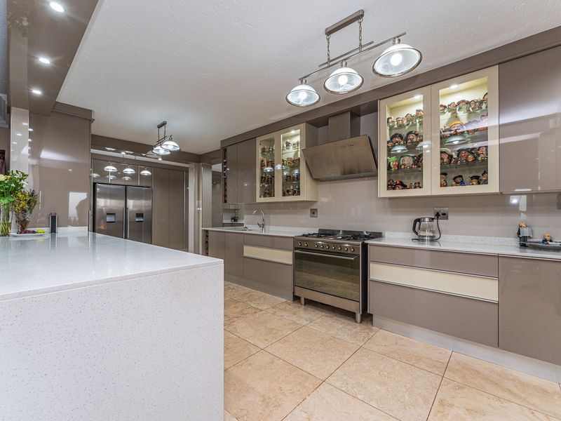 EXCLUSIVE LUXURY FAMILY HOME WITH FLATLET – NOORDKRUIN - Photo 3