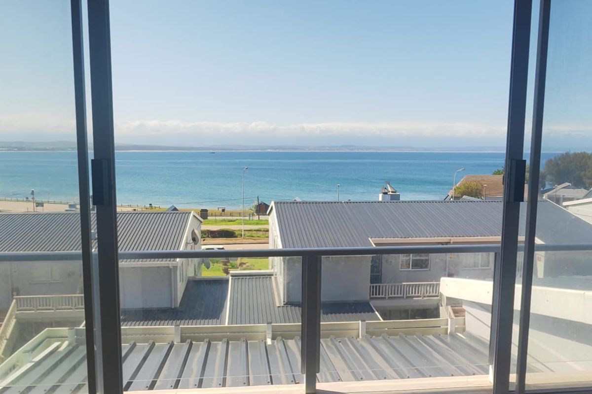 Ocean Views & Easy Living. Your Fully Furnished Dream Awaits! - Photo 2