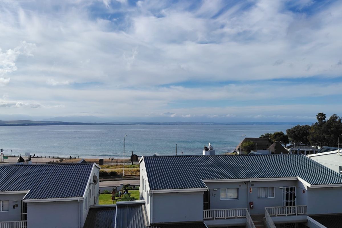 Ocean Views & Easy Living. Your Fully Furnished Dream Awaits! - Photo 3