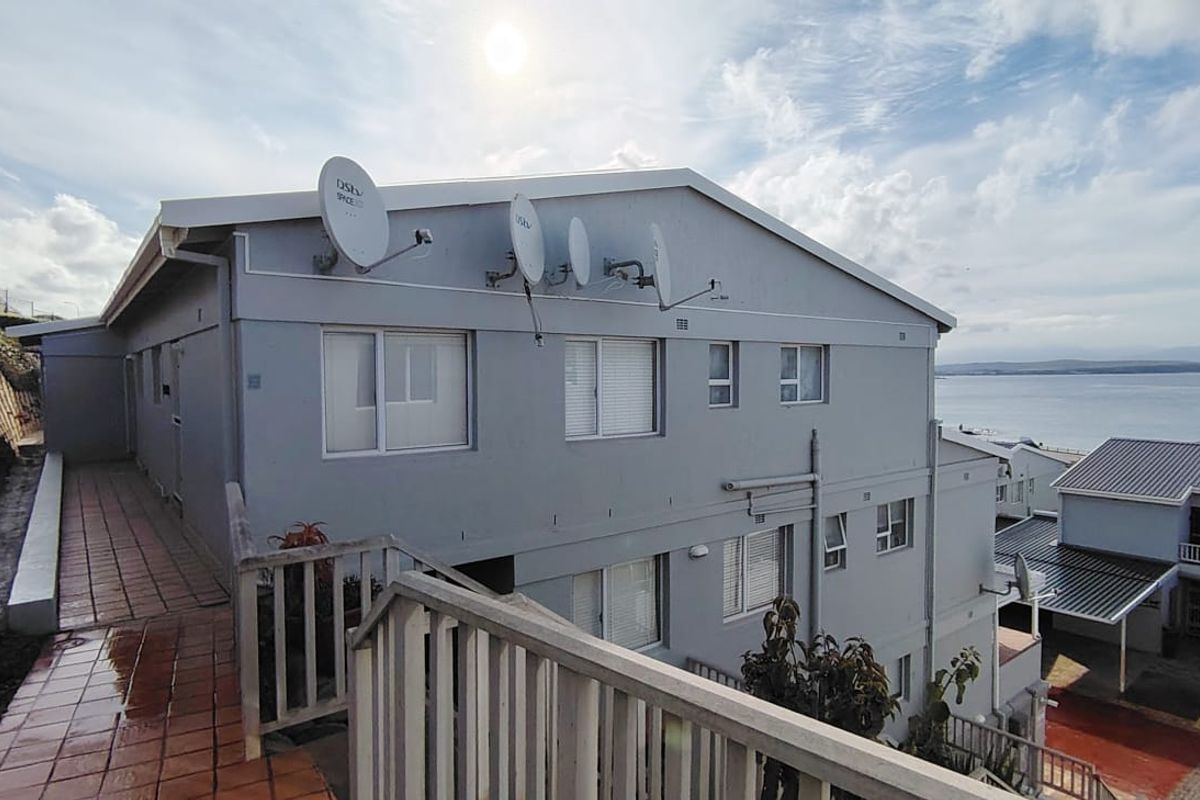 Ocean Views & Easy Living. Your Fully Furnished Dream Awaits! - Photo 5