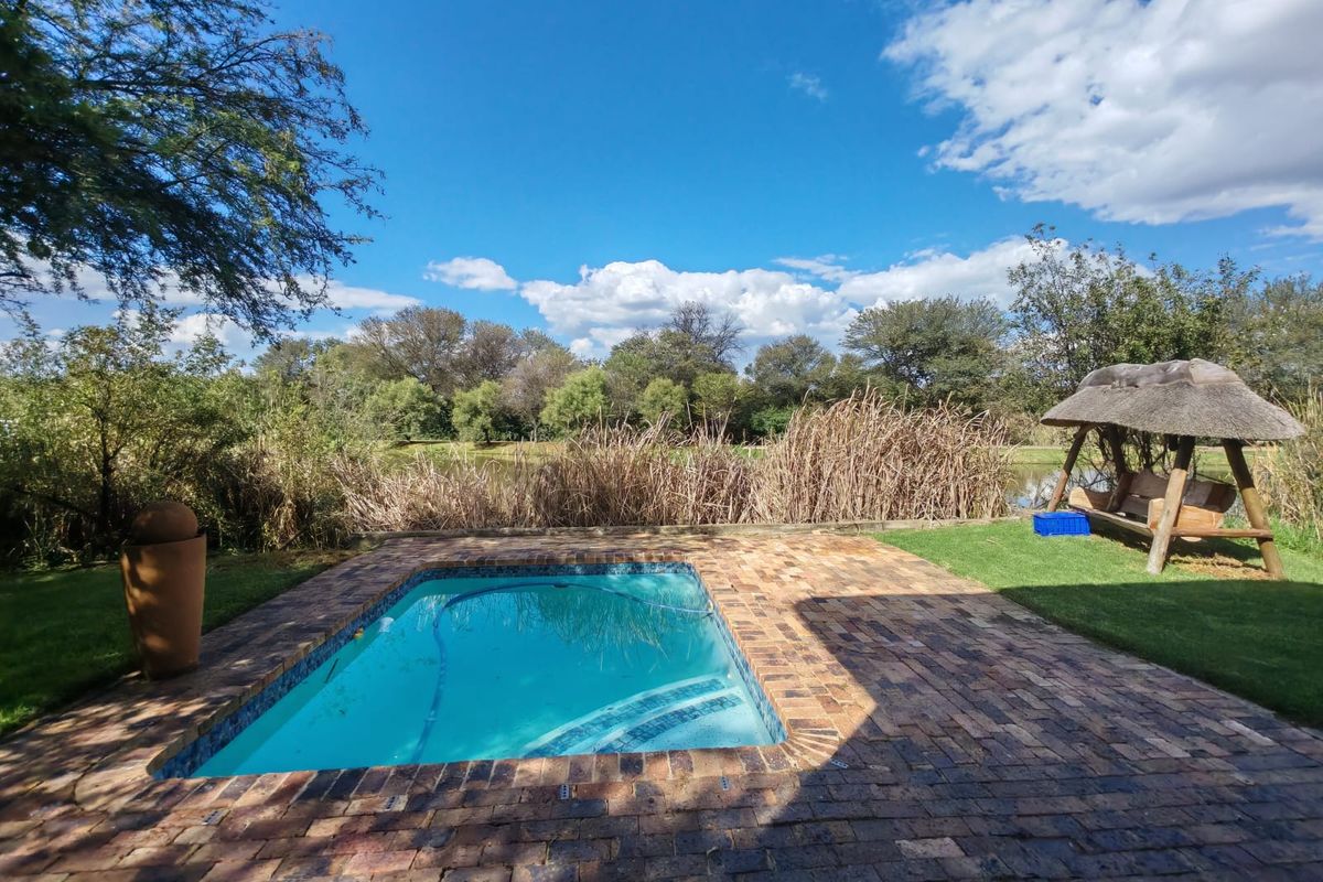 4 Bedroom House for Sale in Boschenvaal River Front Lodges - Photo 2