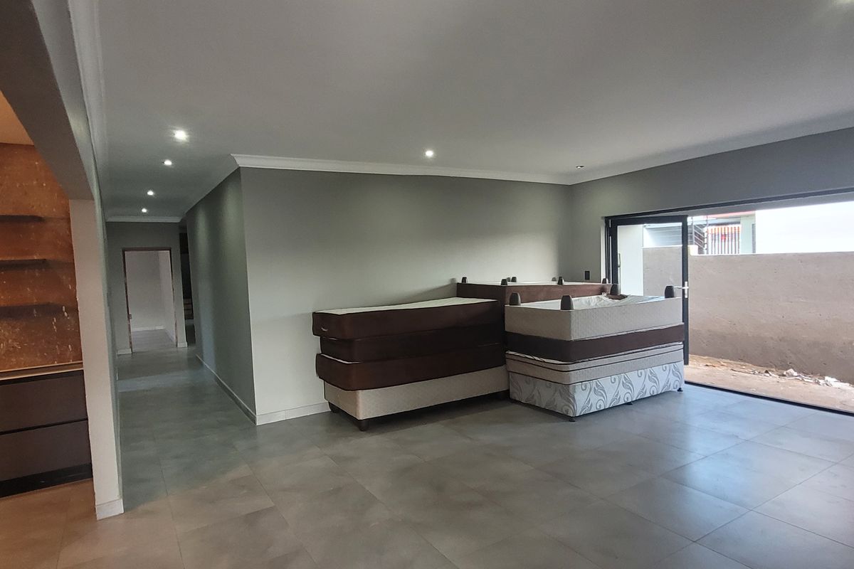 Brand new treasure! - Photo 4