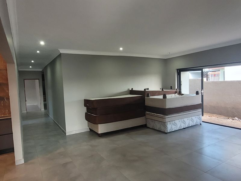 Brand new treasure! - Photo 4