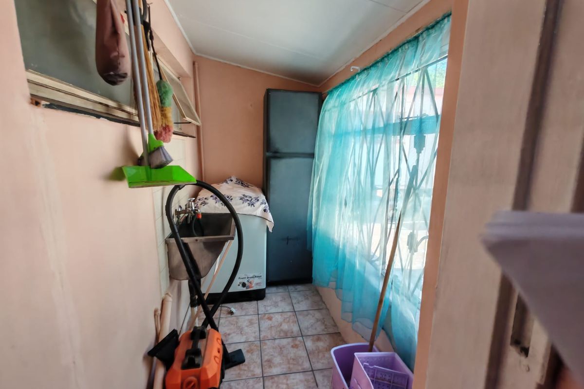 4 Bedroom House for Sale in Sasolburg - Photo 5