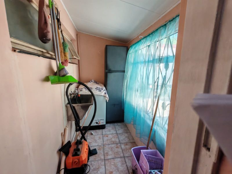 4 Bedroom House for Sale in Sasolburg - Photo 5