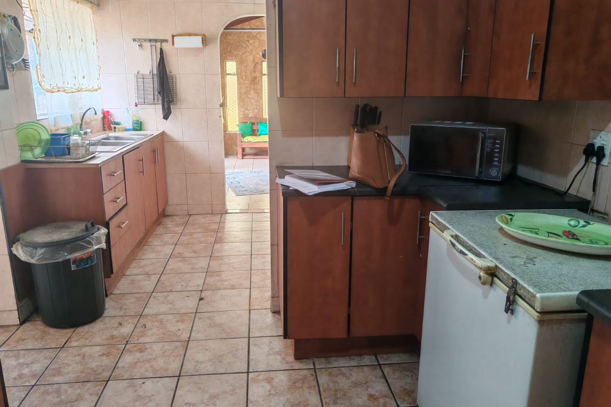 4 Bedroom House for Sale in Sasolburg - Photo 2