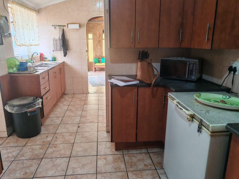 4 Bedroom House for Sale in Sasolburg - Photo 2