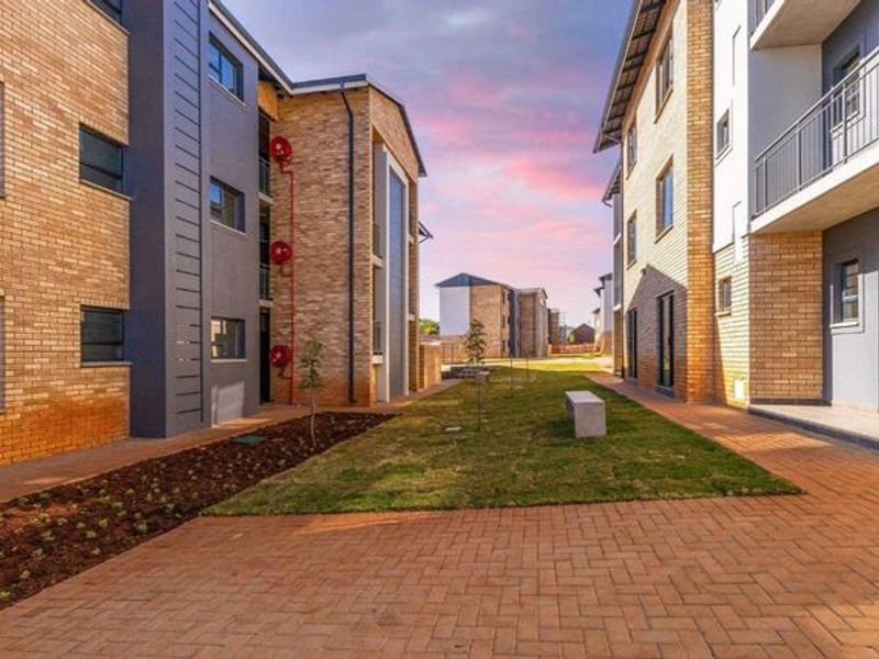 Brand New! Upmarket two bedroom apartments - Photo 8