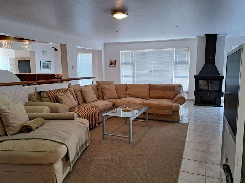 Seaside retreat in Betty's Bay,  Route Whale Coast , South Africa. - Photo 5