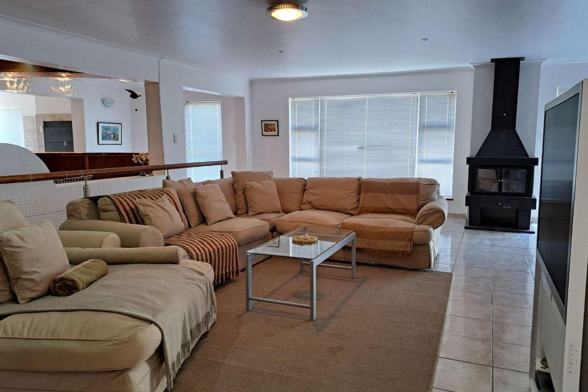 Seaside retreat in Betty's Bay,  Route Whale Coast , South Africa. - Photo 5