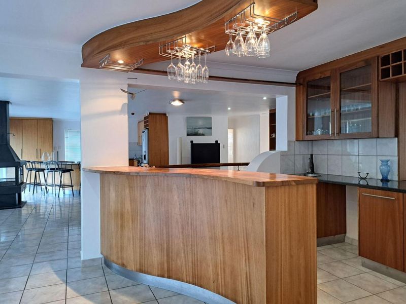 Seaside retreat in Betty's Bay,  Route Whale Coast , South Africa. - Photo 10