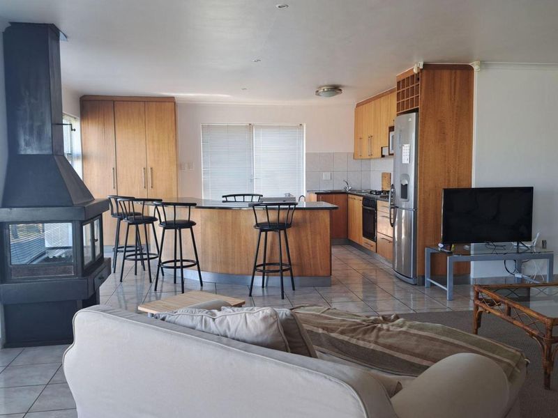 Seaside retreat in Betty's Bay,  Route Whale Coast , South Africa. - Photo 8