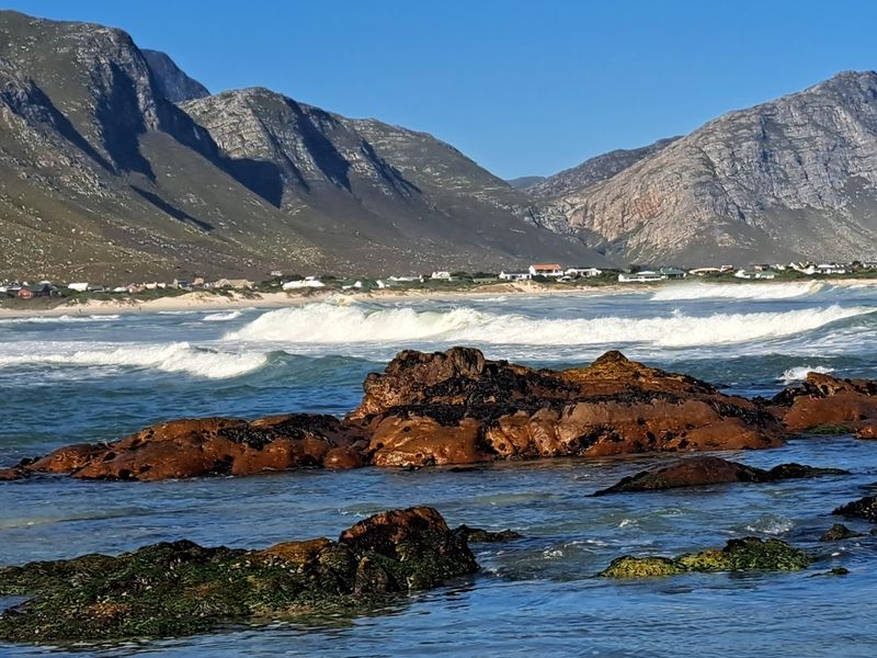 Seaside retreat in Betty's Bay,  Route Whale Coast , South Africa. - Photo 3