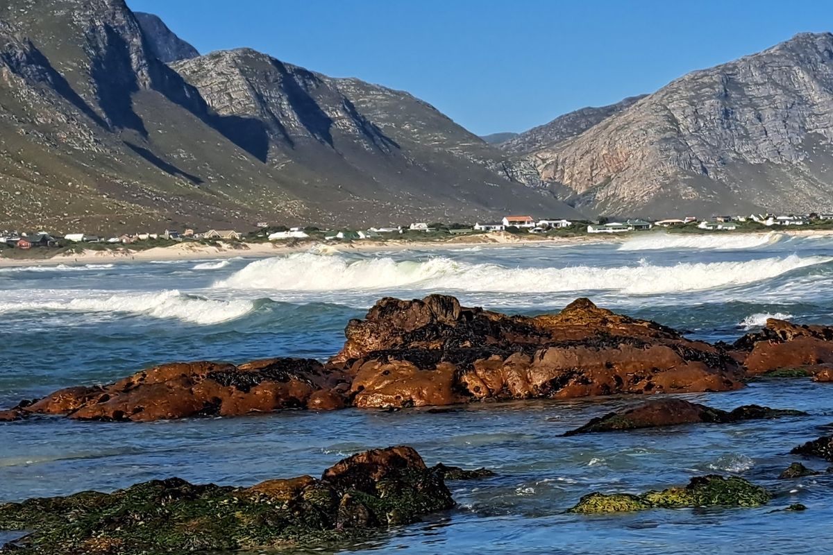 Seaside retreat in Betty's Bay,  Route Whale Coast , South Africa. - Photo 3