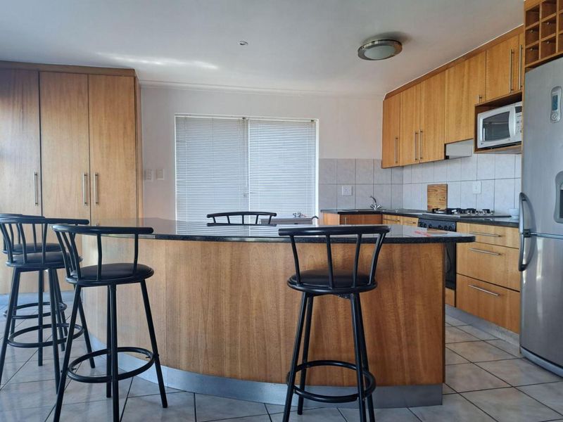 Seaside retreat in Betty's Bay,  Route Whale Coast , South Africa. - Photo 7